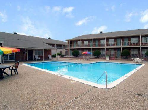 Americas Best Value Inn And Suites North Farmers Branch Ngoại thất bức ảnh