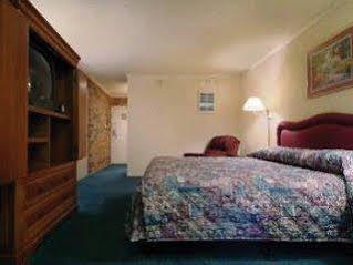 Americas Best Value Inn And Suites North Farmers Branch Ngoại thất bức ảnh